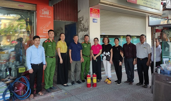 Ra mắt mô hình “Tổ liên gia an toàn Phòng cháy chữa cháy” trên địa bàn phường Hòa Nghĩa (quận Dương Kinh)